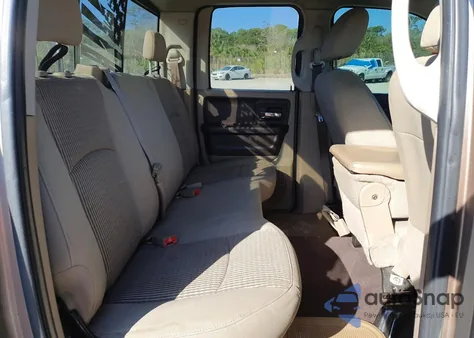 2010 Dodge Ram 1500 z USA, uszkodzony, nr VIN 1D7RB1GP4AS104903